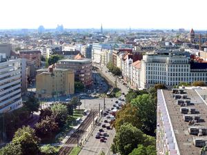 Die Torstraße ist eine wichtige Ost-West-Verbindung in der Berliner City.