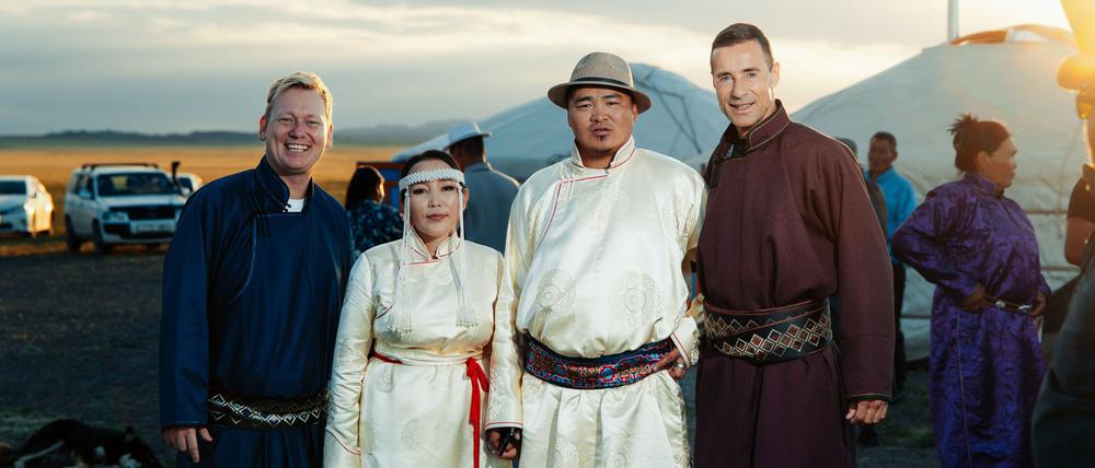 Dolgormaa und Otgonbayar heiraten in der Wüste Gobi.