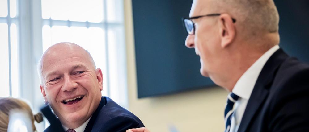 Ziemlich beste Freunde, Kai Wegner (CDU, l), Regierender Bürgermeister von Berlin, und Dietmar Woidke (SPD), Ministerpräsident von Brandenburg. 