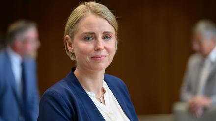 Die AfD-Abgeordnete Vanessa Behrendt im Juni im niedersächsischen Landtag.