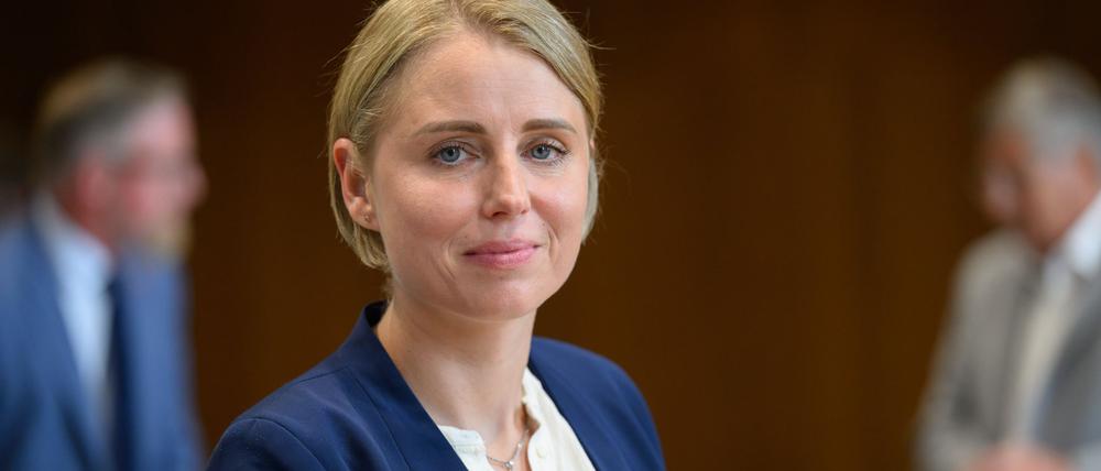 Die AfD-Abgeordnete Vanessa Behrendt im Juni im niedersächsischen Landtag.