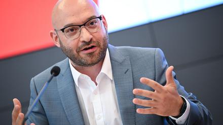 Der Innenminister war parteilos, nun ist er Mitglied in der SPD. (Archivbild)