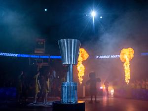 Der BBL-Pokal bei einer Präsentation vor einem Spiel in der Saison 2019/2020.