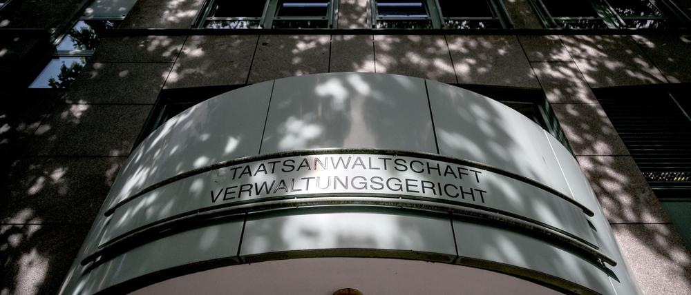 Der Baubeginn für ein Flüchtlingsheim wurde vom Verwaltungsgericht gestoppt. (Symbolbild)