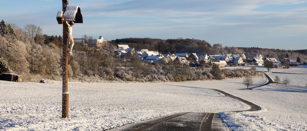 Fast schon ein Winterwunderland? Schnee am Morgen auf der Schwäbischen Alb.
