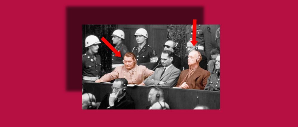 Auf der Anklagebank: Hermann Göring und Joachim von Ribbentrop. Zwischen ihnen sitzt Rudolf Hess.