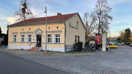 Das Haus des Kladower Forums am BVG-Knoten in Kladow.