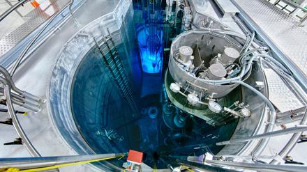 HANDOUT - 04.12.2019, Berlin: (undatierte Aufnahme) Blick in die Leitwarte des Forschungsreaktors BER II. Am 11. Dezember läutet Berlin das Ende seines Atomzeitalters ein. Wissenschaftler des Helmholtz-Zentrums wollen dann ihren Forschungsreaktor in Wannsee endgültig abschalten. (zu "Strahlendes Erbe - Berlins Forschungsreaktor wird Geschichte") Foto: Bernhard Ludewig/HZB/dpa - ACHTUNG: Nur zur redaktionellen Verwendung im Zusammenhang mit der aktuellen Berichterstattung und nur mit vollständiger Nennung des vorstehenden Credits +++ dpa-Bildfunk +++