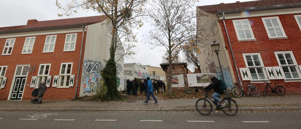 Spatenstich für den Naubau. Die katholische Gemeinde errichtet in der Gutenbergstraße 81 ein Gemeindehaus.