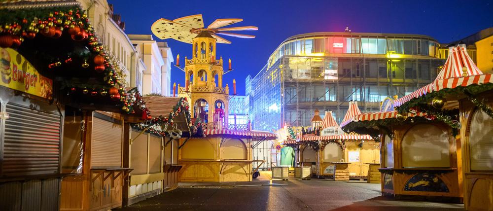 Der Magdeburger Weihnachtsmarkt wartete bis zuletzt auf die offizielle Genehmigung - nun kann es übermorgen losgehen. (Archivbild)