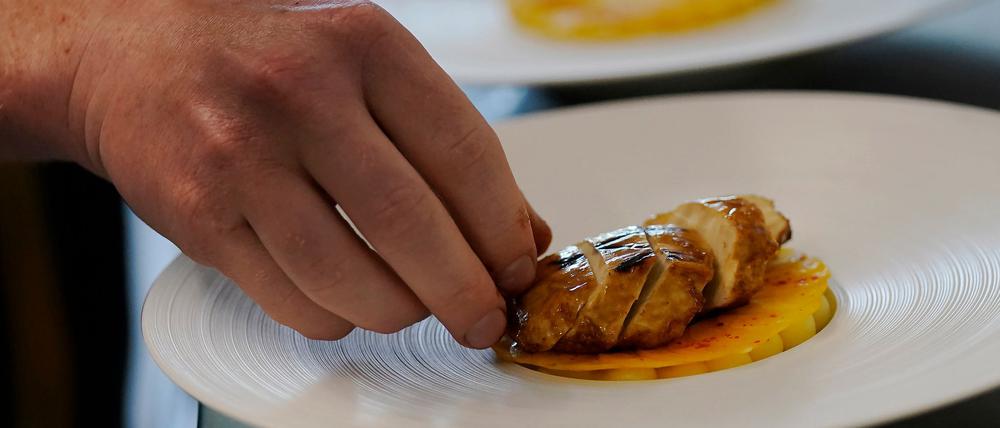 Nach Italien verbietet auch Ungarn Herstellung und Verkauf von Fleisch aus dem Labor. (Archivbild)