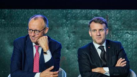 Der französische Präsident Emmanuel Macron und der deutsche Bundeskanzler Friedrich Merz sind auf dem Gipfeltreffen zur technologischen Souveränität Europas am 18. November 2025 auf dem EUREF-Campus in Berlin zu sehen.