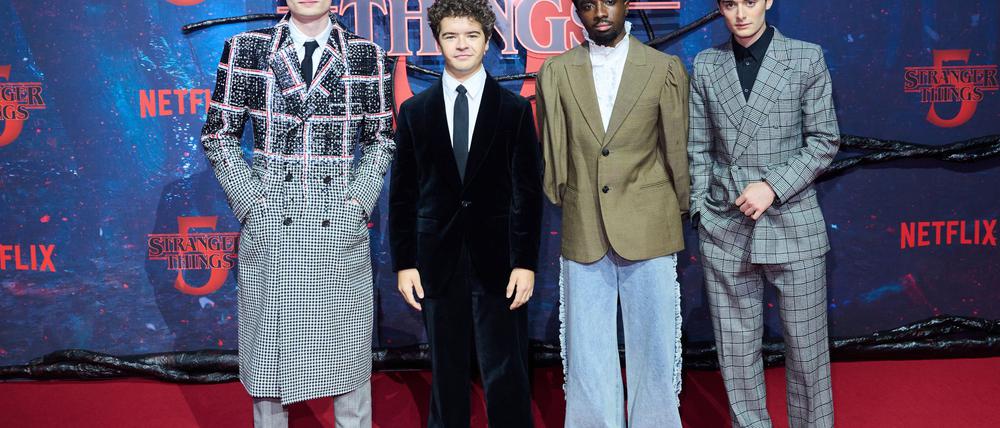 Die „Stranger Things“-Stars Finn Wolfhard (l-r), Gaten Matarazzo, Caleb McLaughlin und Noah Schnapp kamen zum Fan-Event nach Berlin.
