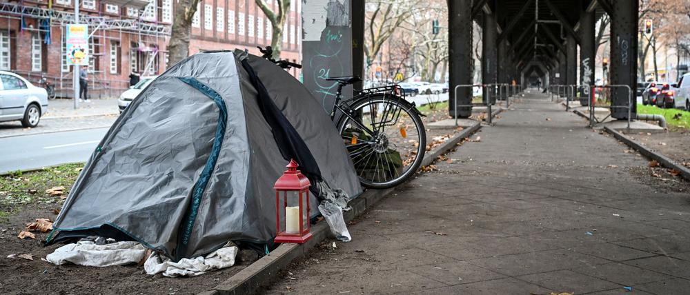 Es gibt viele Möglichkeiten, wie man obdachlosen Menschen helfen kann. (Symbolbild)