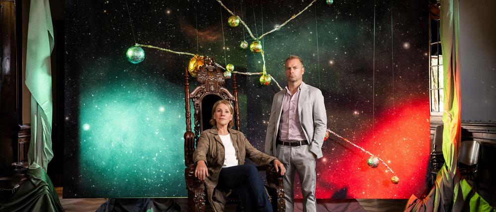 Marie Brand (Mariele Millowitsch) und Jürgen Simmel (Hinnerk Schönemann) müssen sich in ihrem neuen Fall mit Verschwörungstheorien rund um das Planetensystem Aldebaran beschäftigen.