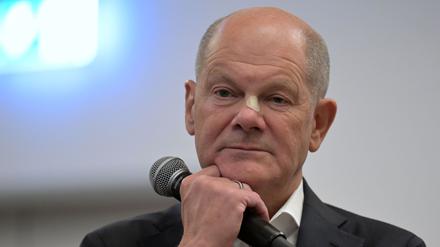 Der Brandenburger Bundestagsabgeordnete Olaf Scholz (SPD) bei einem Wahlkreisgespräch.  