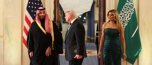 Der saudiarabische Kronprinz Mohammed bin Salman sowie das US-Präsidentenpaar Donald und Melania Trump im Weißen Haus in Washington.