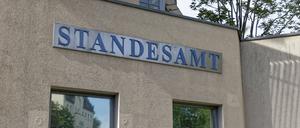 Schucklose Fassade vom Standesamt Friedrichshain-Kreuzberg an der Schlesischen Strasse, Berlin Schucklose Fassade vom Standesamt Friedrichshain-Kreuzberg an der Schlesischen Strasse, Berlin.