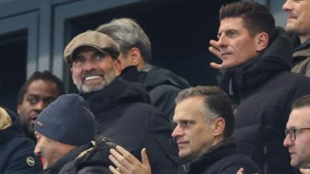 Als Experte auch bei DFB und DFL gefragt: Jürgen Klopp (2.v.l.)