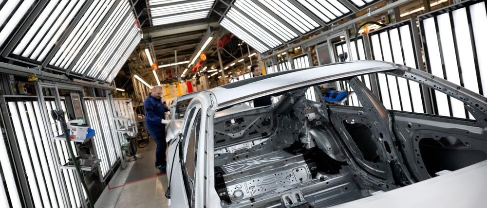 Deutsche Unternehmen haben viele Jobs ins Ausland verlagert, vor allem in die Produktion (Archivbild)