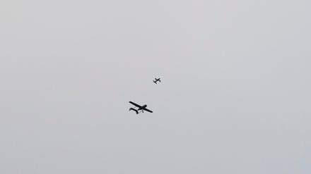 18.11.2025, Polen, Nowa Deba: Das amerikanische Merops-Drohnensystem, das von Polen und Rumänien zur Abwehr russischer Drohnen eingesetzt wird, wird getestet. Foto: Czarek Sokolowski/AP/dpa +++ dpa-Bildfunk +++