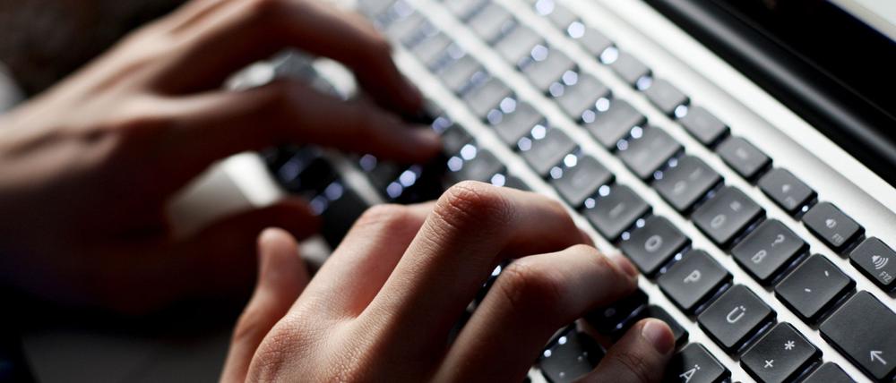 Der verstärkte Einsatz von KI könnte laut der Studie das Bruttoinlandsprodukt jährlich um 0,8 Prozentpunkte wachsen lassen. 