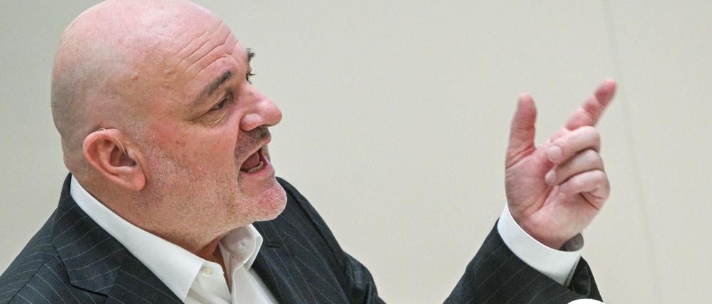 Brandenburgs Finanzminister Robert Crumbach (BSW) wirbt für das Sondervermögen für Infrastruktur.