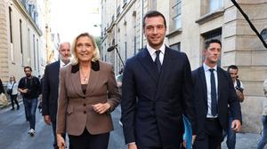 Marine Le Pen, Fraktionsvorsitzende der rechtsextremen Partei Rassemblement National (RN), und Jordan Bardella, Parteivorsitzender des RN