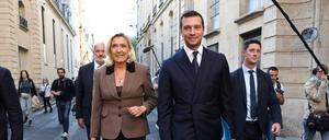 Marine Le Pen, Fraktionsvorsitzende der rechtsextremen Partei Rassemblement National (RN), und Jordan Bardella, Parteivorsitzender des RN