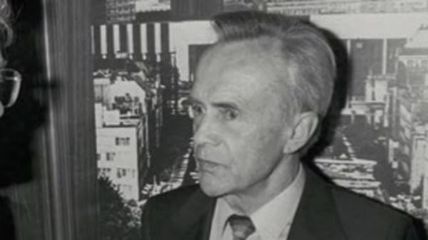 Günter Matthes (Mitte) und Lothar C. Poll (rechts) im Gespräch mit Peter Mitzscherling (SPD) am 22. Februar 1990 bei der Eröffnung des Tagesspiegel-Korrespondenten-Büros in Ost-Berlin.