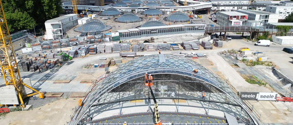 Am Tiefbahnhof Stuttgart 21 werden Ende des kommenden Jahres wohl nicht wie geplant die ersten Fernzüge halten. (Archivbild)