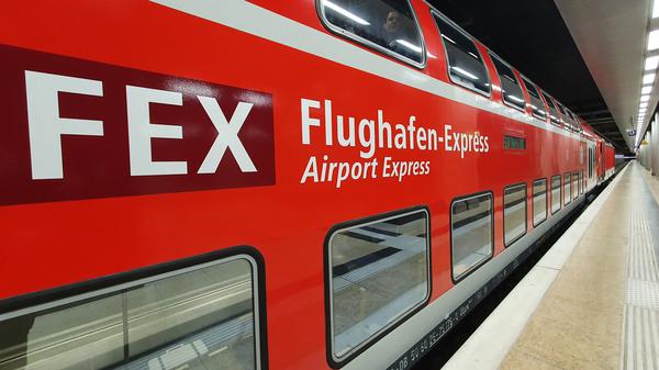 Seit 2020 hält der FEX im Bahnhof Flughafen BER