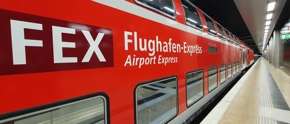 Seit 2020 hält der FEX im Bahnhof Flughafen BER