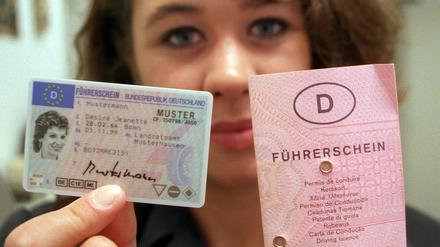 Bis 19. Januar müssen Führerscheine aus den Jahren 1999 bis 2001 gegen den neuen EU-Führerschein umgetauscht werden.
