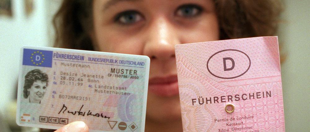 Bis 19. Januar müssen Führerscheine aus den Jahren 1999 bis 2001 gegen den neuen EU-Führerschein umgetauscht werden.