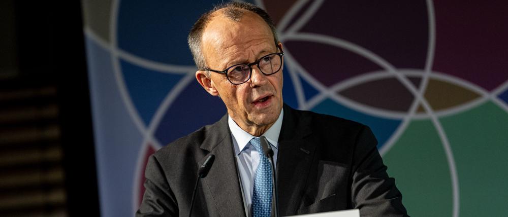 Bundeskanzler Friedrich Merz (CDU) nimmt an der Verleihung des Talisman-Preises für gesellschaftlichen Zusammenhalt der Deutschlandstiftung Integration teil.