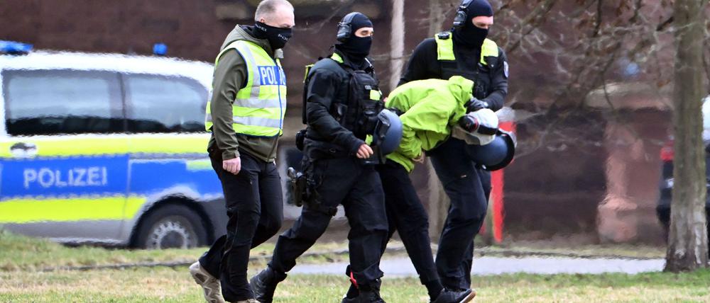 Eine Woche nach der Tat ließ die Bundesanwaltschaft den Tatverdächtigen in Karlsruhe vorführen. (Archivbild)
