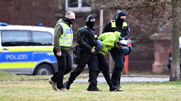 Eine Woche nach der Tat ließ die Bundesanwaltschaft den Tatverdächtigen in Karlsruhe vorführen. (Archivbild)