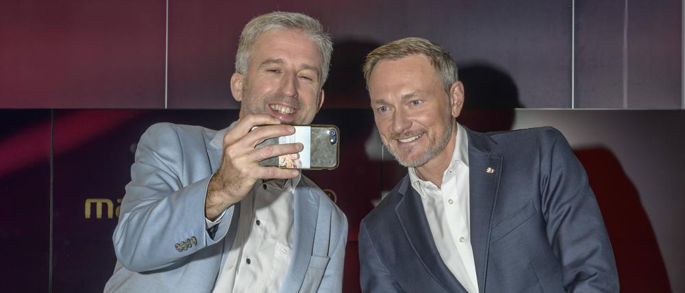 Palmer und Lindner fanden bei „Maischberger“ noch Zeit für ein Selfie. 