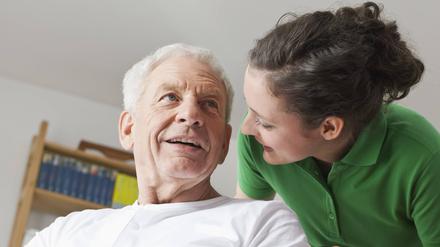 Ein Mann im Rollstuhl.