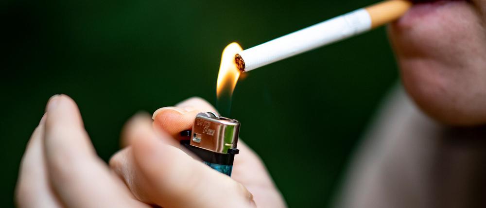 Haste mal Feuer? Der Raucheranteil in Deutschland ist noch immer hoch.