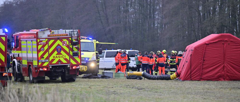 Zwei Züge prallen zwischen den Orten Zliv und Divcice bei Ceske Budejovice in Tschechien frontal aufeinander.