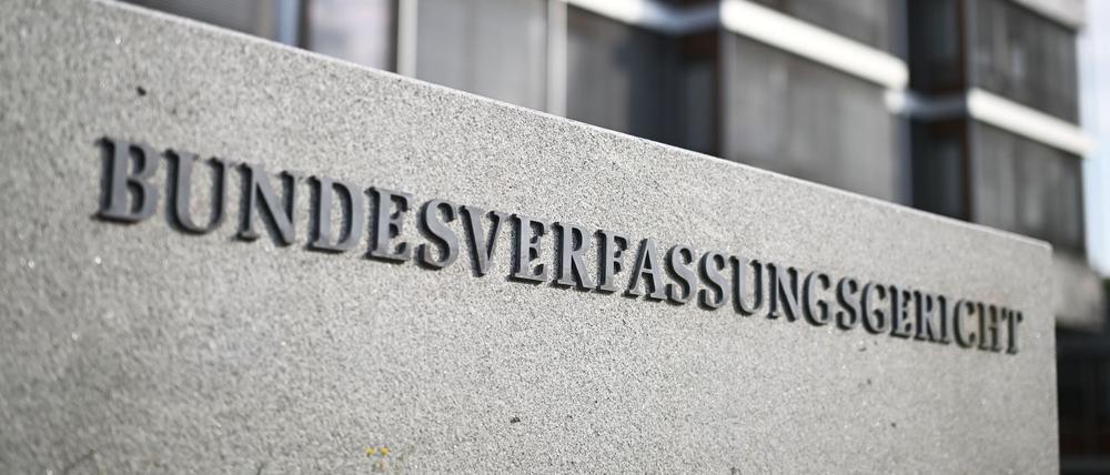 Karlsruhe hat die Anforderungen an Durchsuchungen im Rahmen von Abschiebungen geprüft. (Archivbild)