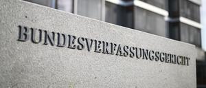 Karlsruhe hat die Anforderungen an Durchsuchungen im Rahmen von Abschiebungen geprüft. (Archivbild)