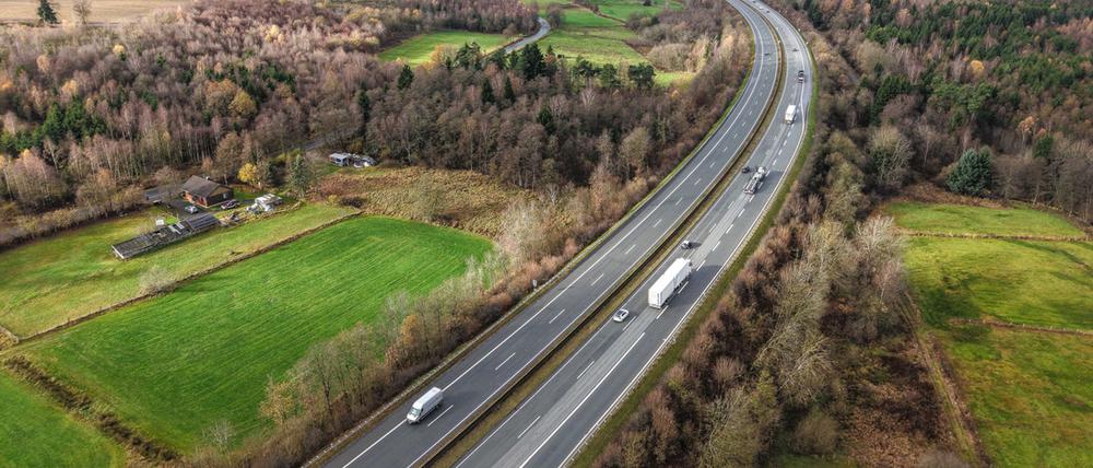 Blick auf die A45 in der Nähe von Olpe, wo die abgetrennten Händer der Mutter gefunden wurden. 