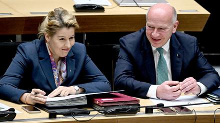 Das Berliner Abgeordnetenhaus beriet in Anwesenheit des Regierenden Bürgermeisters Kai Wegner (CDU) über Milliarden aus dem Sondervermögen des Bundes.