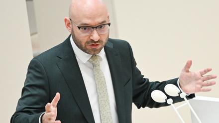 Brandenburgs Innenminister René WIlke (SPD) äußert sich im Landtag zur Frage unsicherer Orte.