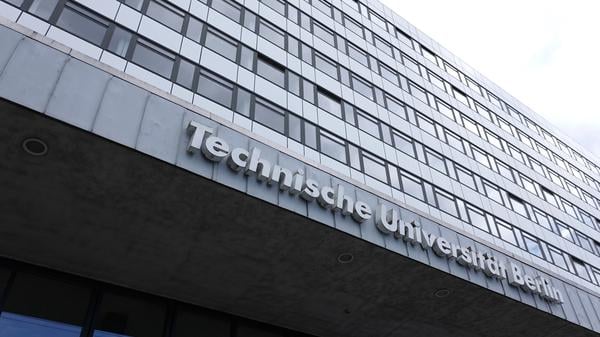 Das Hauptgebäude der Technischen Universität Berlin an der Straße des 17. Juni. 