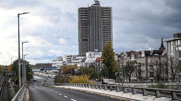 Die stillstehende Baustelle des Steglitzer Kreisels.