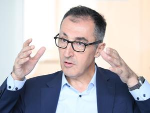 Cem Özdemir (Bündnis 90/Die Grünen), Spitzenkandidat für die Landtagswahl in Baden-Württemberg 2026, spricht bei einem Interview.